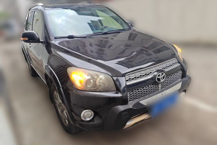 Used Toyota RAV4 2012 Luxurious 2.4L Automatic 4x4 with Stylish Features