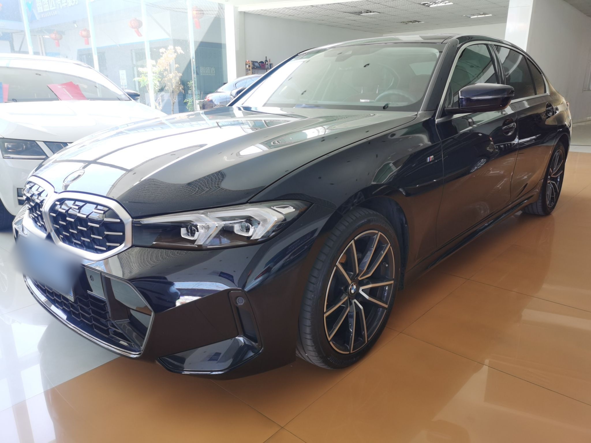 Под передней частью автомобиля