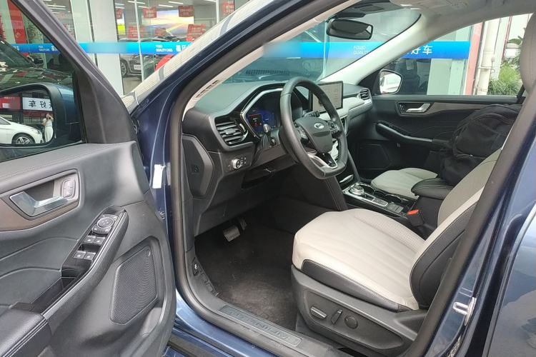 Used Ford Escape 2020 EcoBoost 245 Four-Wheel Drive Luxury Edition Driver Seat