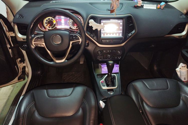 Used Jeep Cherokee 2017 2.0L Superior Edition
