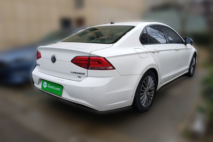 Used Volkswagen Lamando 2015 230TSI Manual Trend Edition Rear Right 45 Deg