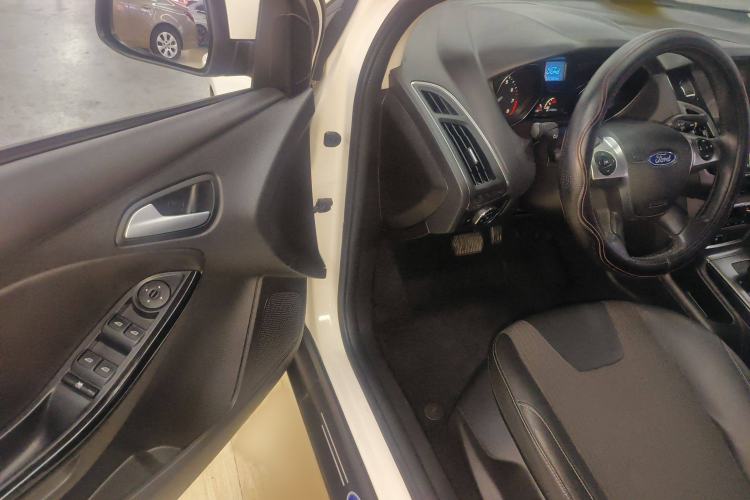 Used Ford Focus 2012 Sedan 1.6L Automatic Fashion Edition