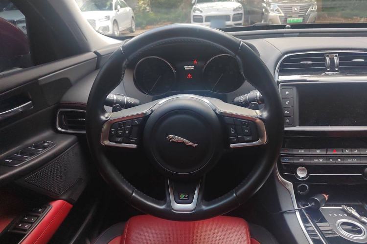 Used Jaguar XE 2015 2.0T 200 PS R-Sport