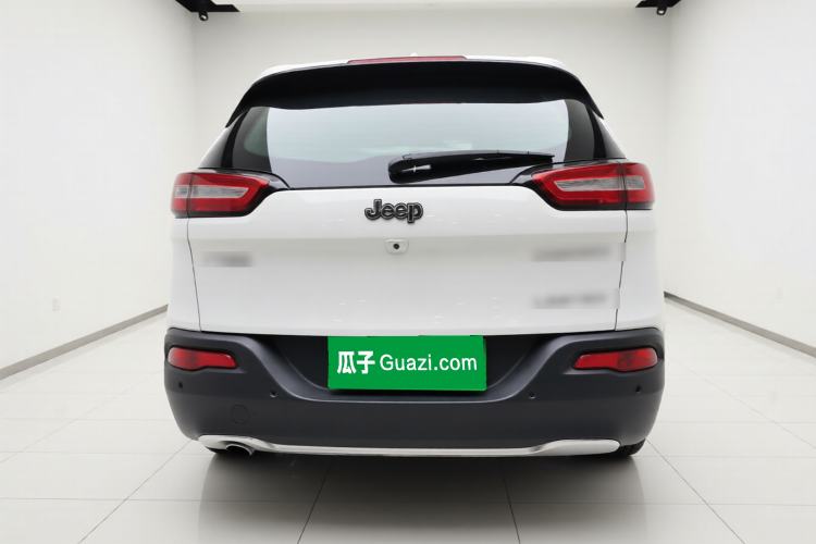 Used Jeep Cherokee 2017 2.0L Superior Edition
