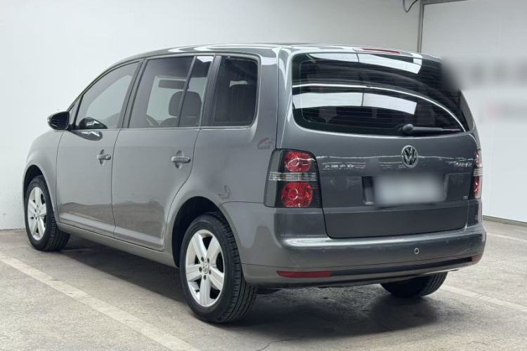 Used Volkswagen Touran 2015 1.4T Manual Fashion Edition 5-Seater Exterior 4