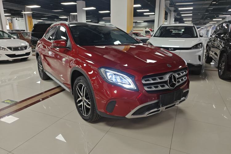 Used Mercedes-Benz GLA 2018 GLA 200 Fashion Model Front Right 45 Deg