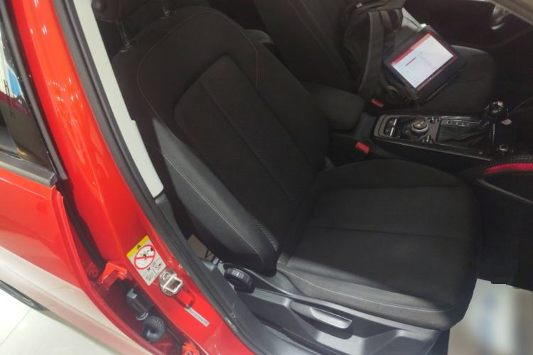 Used Audi Q2L 2018 35 TFSI Launch Exclusive Edition China VI Right Front Seat