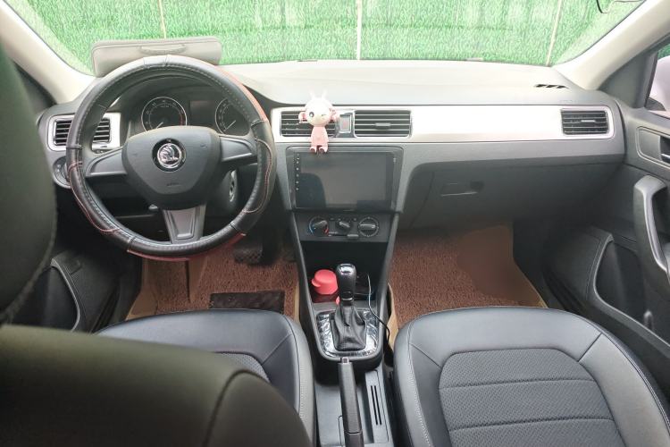Used Skoda Rapid Spaceback 2016 1.6L Automatic Chuanxing Edition Center Console