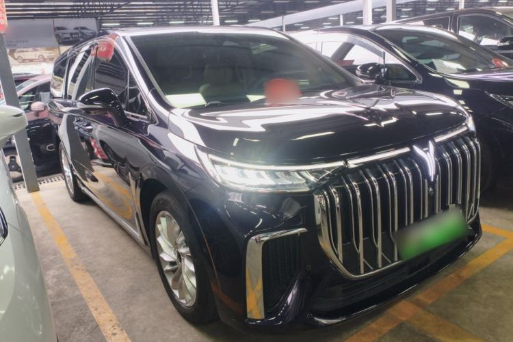 Used VOYAH Dream 2024 PHEV Extended-Range Premium Edition Front Right 45 Deg