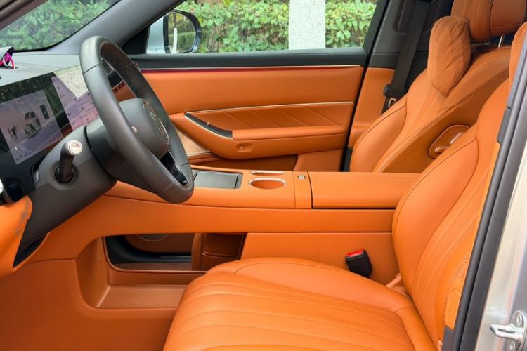 Used Hima AITO M8 2025 Extended-Range Max+ Version 53.4 kWh 5-Seater Edition Interior 3