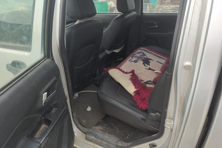 Used Great Wall Wingle 5 2017 2.4L European Version Gasoline Two-Wheel Drive Entry-Level Big Double Cab 4G69S4N