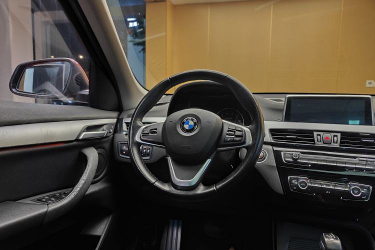 Used BMW X1 2018 sDrive18Li Fashion Model Steering Wheel