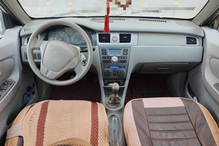 Used FAW Xiali N5 2011 1.3L Manual Luxury Edition Center Console