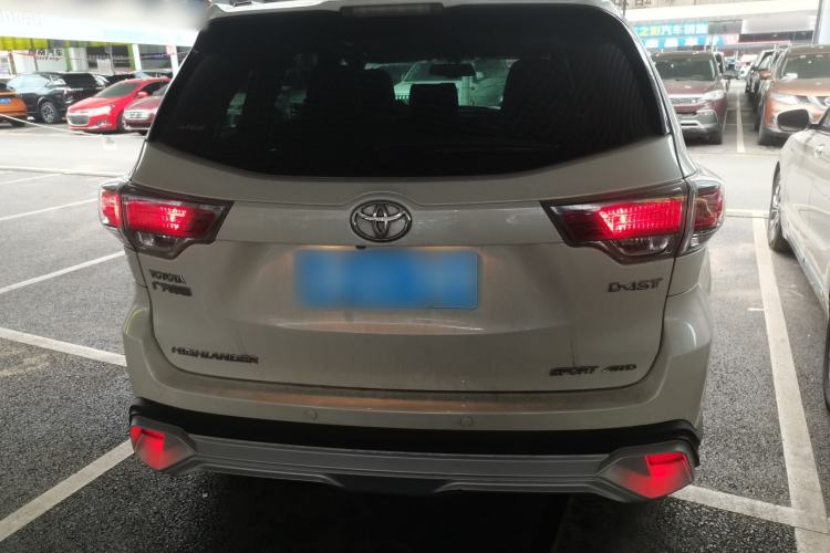 Used Toyota Highlander 2017 2.0T Four-Wheel Drive Luxury Edition 7 Seats Rear