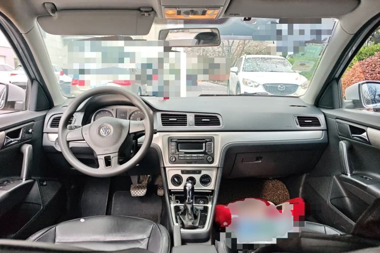 Used Volkswagen Lavida 2013 1.6L Automatic Comfort Edition Center Console