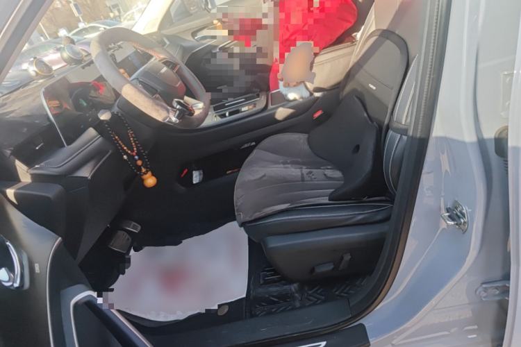 Used Venucia V DD-i 2023 110 km iE Version Left Front Seat