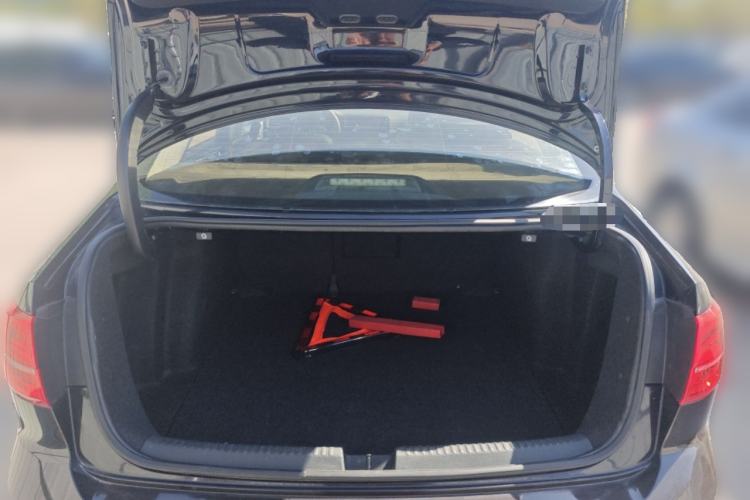 Used Volkswagen Sagitar 2015 1.6L Manual Comfort Model Trunk