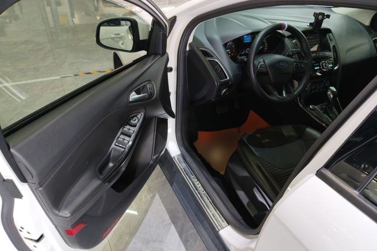 Used Ford Focus 2017 Hatchback 1.6L Automatic Fashion Edition Smart Drive Version
