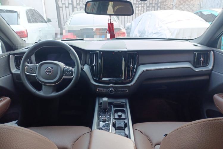 Used Volvo XC60 2025 B5 4x4 Smart Luxury Edition
