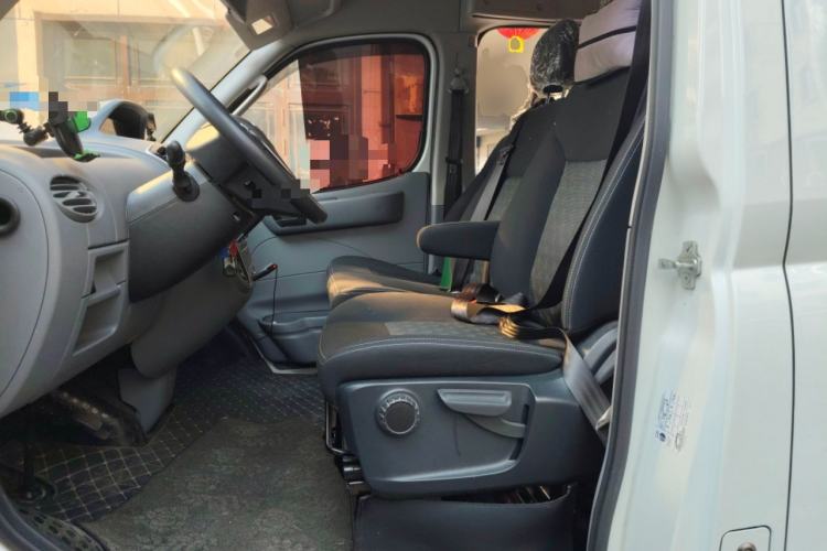 Used SAIC MAXUS Xintu V80 2021 2.0T PLUS AMT Aoyuntong Short-Wheelbase Mid-Roof 5/6-Seater
