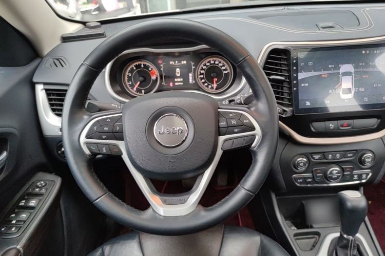 Used Jeep Cherokee 2017 2.4L Leading Edition
