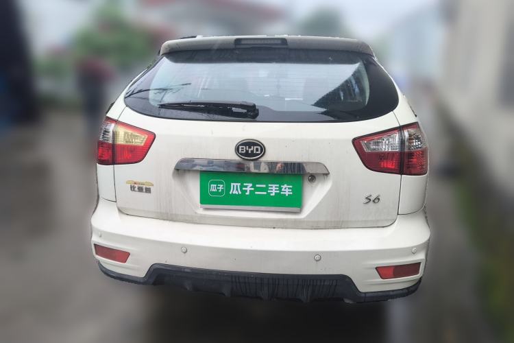 Used BYD S6 2014 2.0L Manual Luxury 5-Seater Rear
