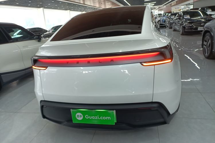 Used Tesla Model Y 2025 Long-Range All-Wheel-Drive Version
