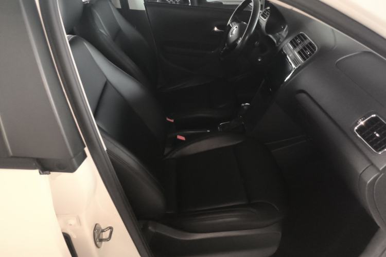 Used Volkswagen Polo 2016 1.6L Automatic Comfort Model
