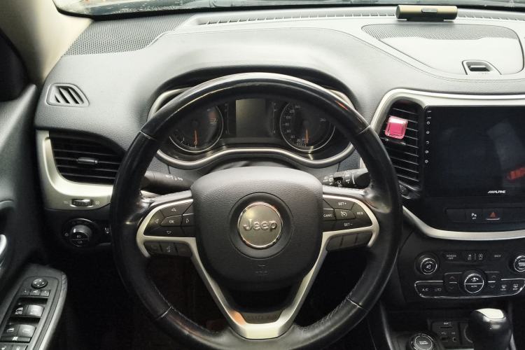 Used Jeep Cherokee 2016 2.4L Professional Edition Steering Wheel