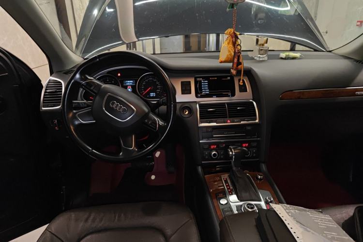 Used Audi Q7 2015 35 TFSI Ambition Edition Center Console