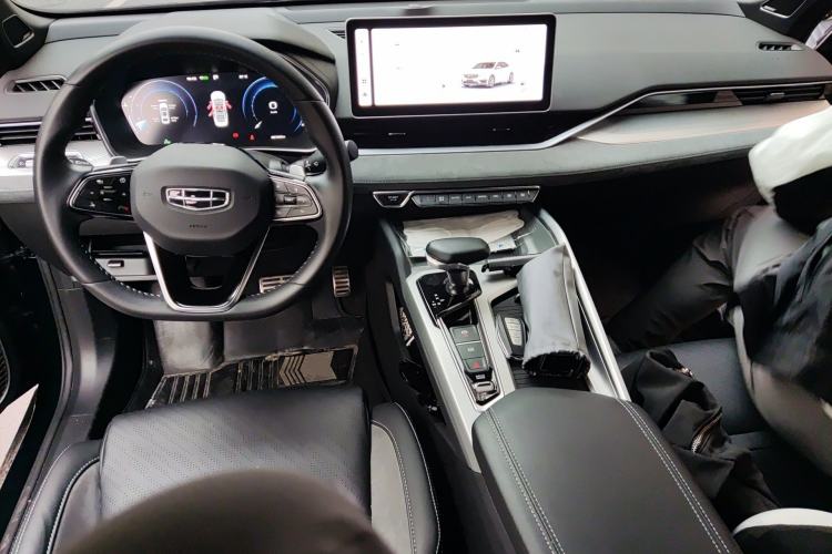 Used Geely Auto Preface 2023 2.0TD "Only This Verdant Green" Edition Center Console