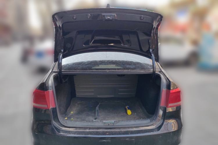 Used Volkswagen Santana 2015 1.6L Manual Comfort Edition Trunk