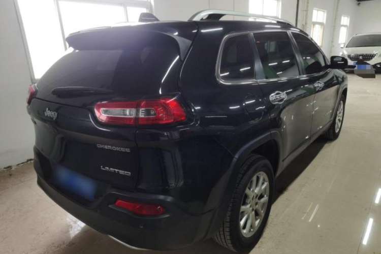 Used Jeep Cherokee 2017 2.0L Superior Edition