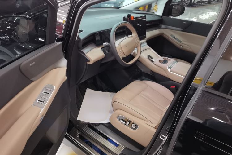 Used XPeng X9 2025 650 Long-Range Max Driver Seat