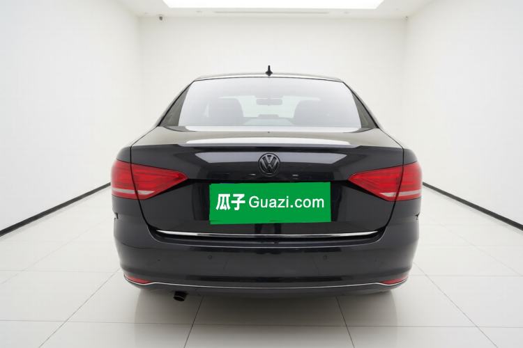 Used Volkswagen Lavida 2015 1.6L Manual Comfort Edition Exterior 4