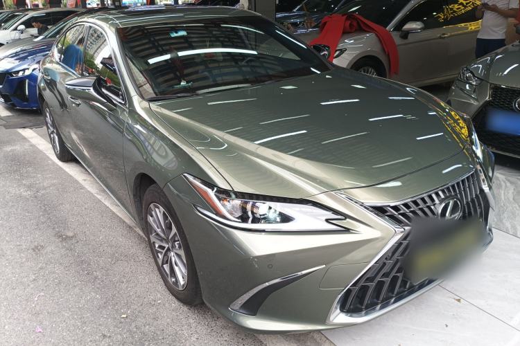 Used Lexus ES 2022 260 Excellence Edition Front Right 45 Deg