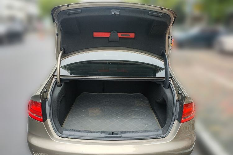 Used Audi A4L 2012 2.0 TFSI automatic Comfort trim level Trunk