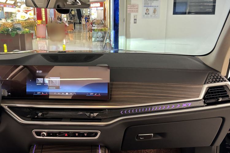 Used BMW X7 2024 xDrive40i Luxury Package – Leading Model