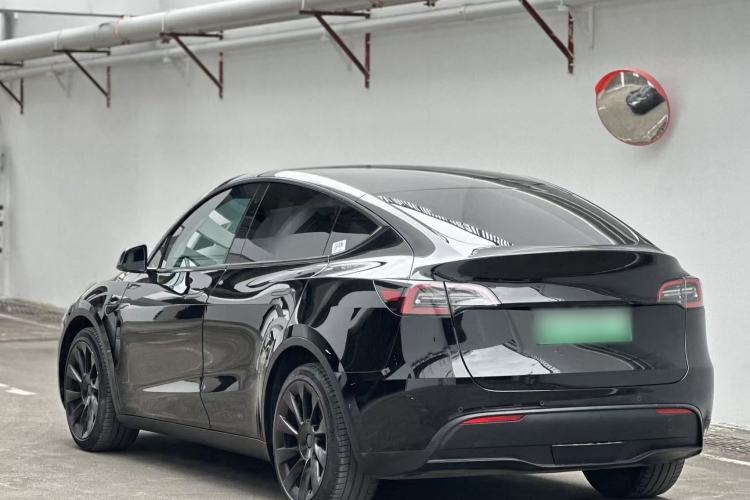 Used Tesla Model Y 2022 Long-Range All-Wheel-Drive Version Exterior 4