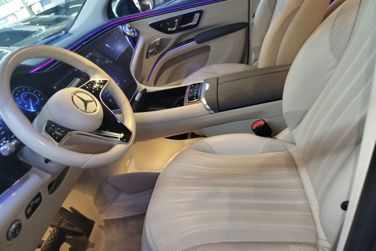 Used Mercedes-Benz EQS SUV 2023 450 4MATIC Pioneer Edition Left Front Seat