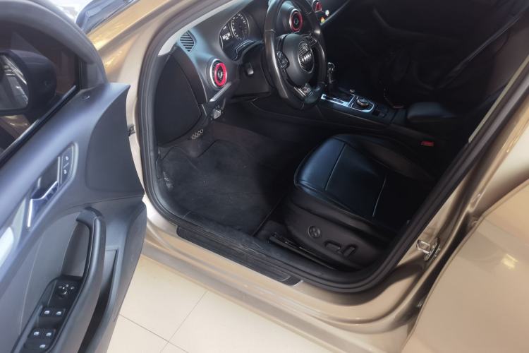 Used Audi A3 2014 Limousine 35 TFSI Automatic Fashion Model Driver Seat