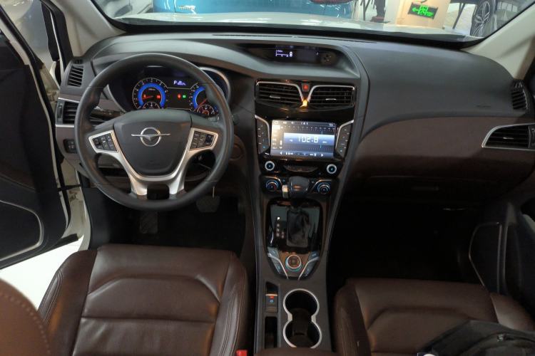 Used Haima Fumei F7 2017 1.5T 7-Seater Automatic Standard Edition Center Console