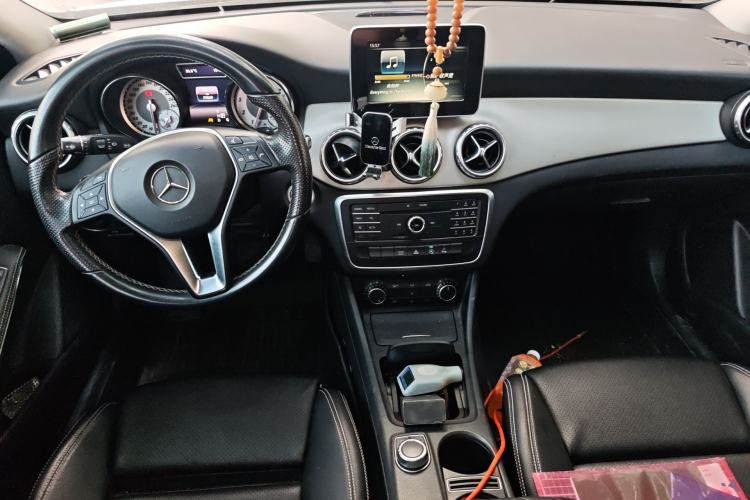 Used Mercedes-Benz GLA 2016 GLA 200 Sport Edition Center Console