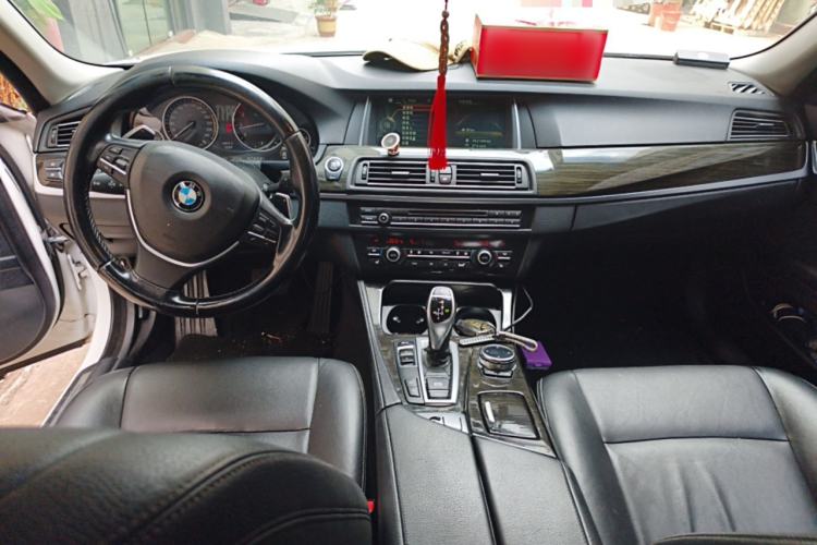 Used BMW 5 Series 2014 535i Design Package Model Center Console