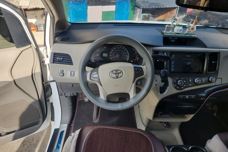 Used Toyota SIENNA 2011 2.7L Two-Wheel-Drive Automatic Trim Steering Wheel