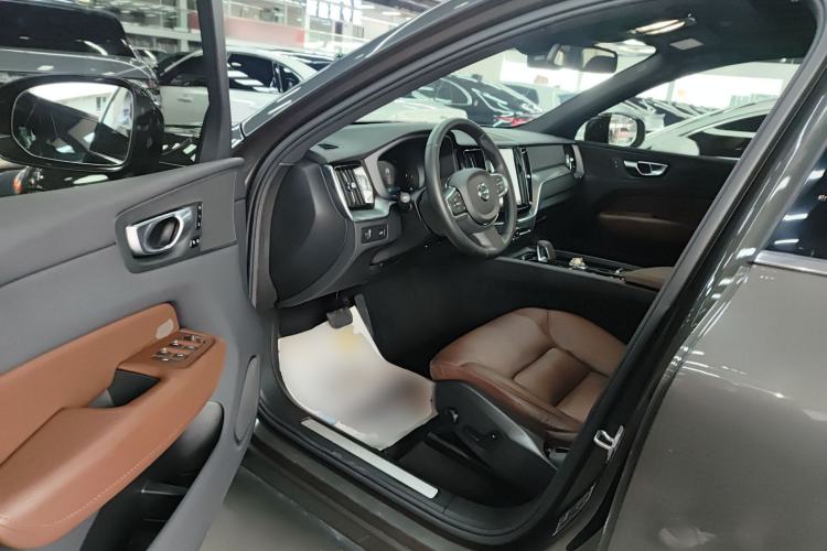 Used Volvo XC60 2022 B5 4x4 Zhiyi Luxury Edition
