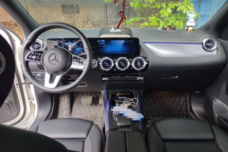 Used Mercedes-Benz GLA 2022 Facelifted GLA 200 Center Console