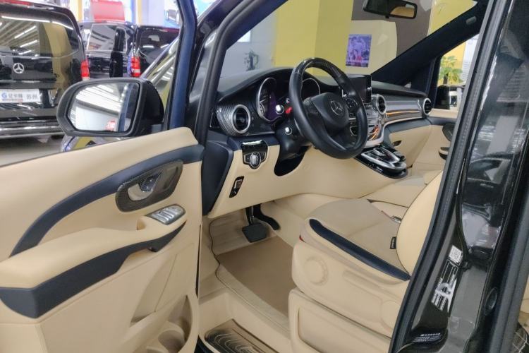 Used Mercedes-Benz V-Class 2018 V250 2.0T Extended Version 5.37 meters Middle East Edition
