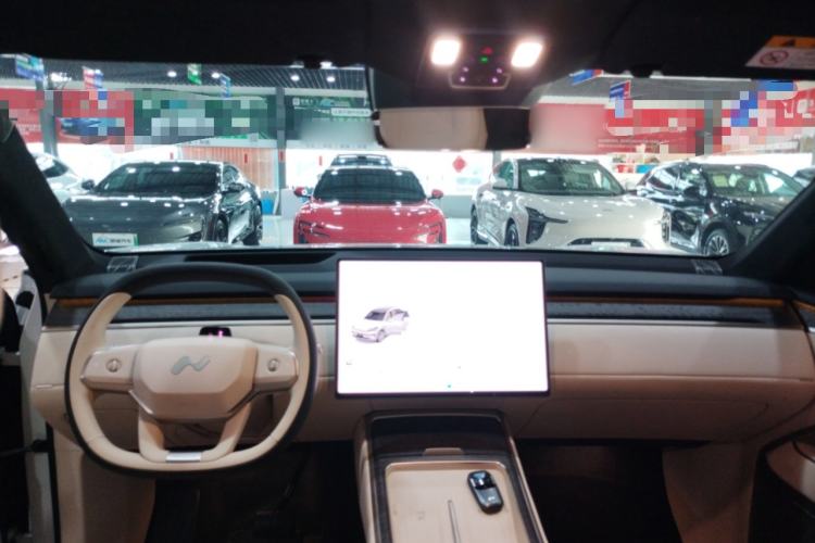 Used ONVO Luxeed L90 2025 Model—Ultra Six-Seater Version
