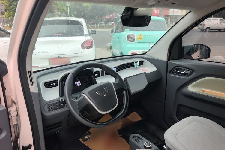 Used Wuling Hongguang MINIEV 2022 Macaron Premium Model – Lithium Iron Phosphate Center Console